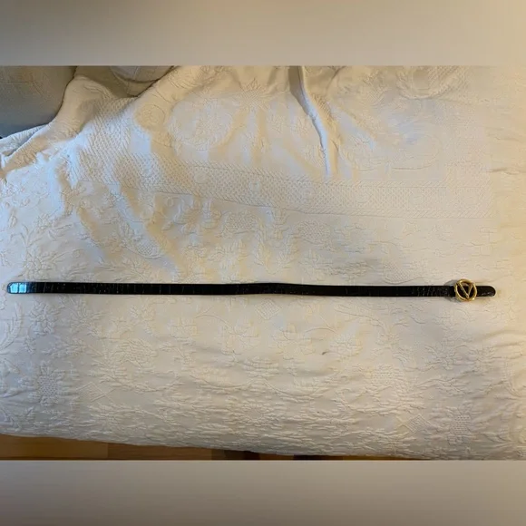 Valentino by Mario Valentino; Giusy Logo Leather Belt; black leather size small - Picture 5 of 6